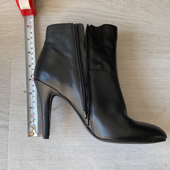 Heeled ankle bootie - Picture 7 of 7